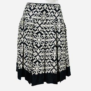 White House Black Market Women 100% Silk Pleated Lined Black/White Skirt Size 10